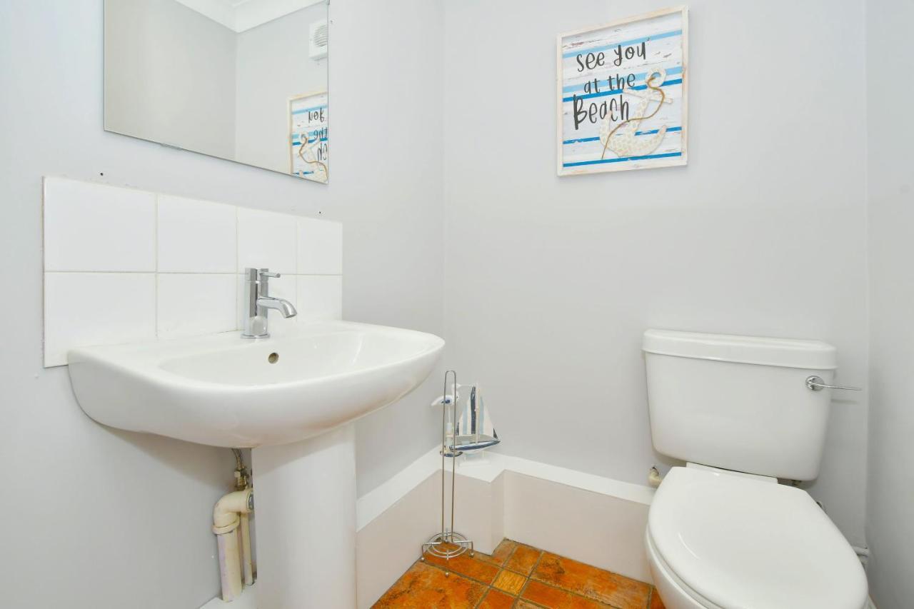 The Glade By Yourstays Huge Single Detached Holiday Home With Big Garden Newcastle-under-Lyme Kültér fotó