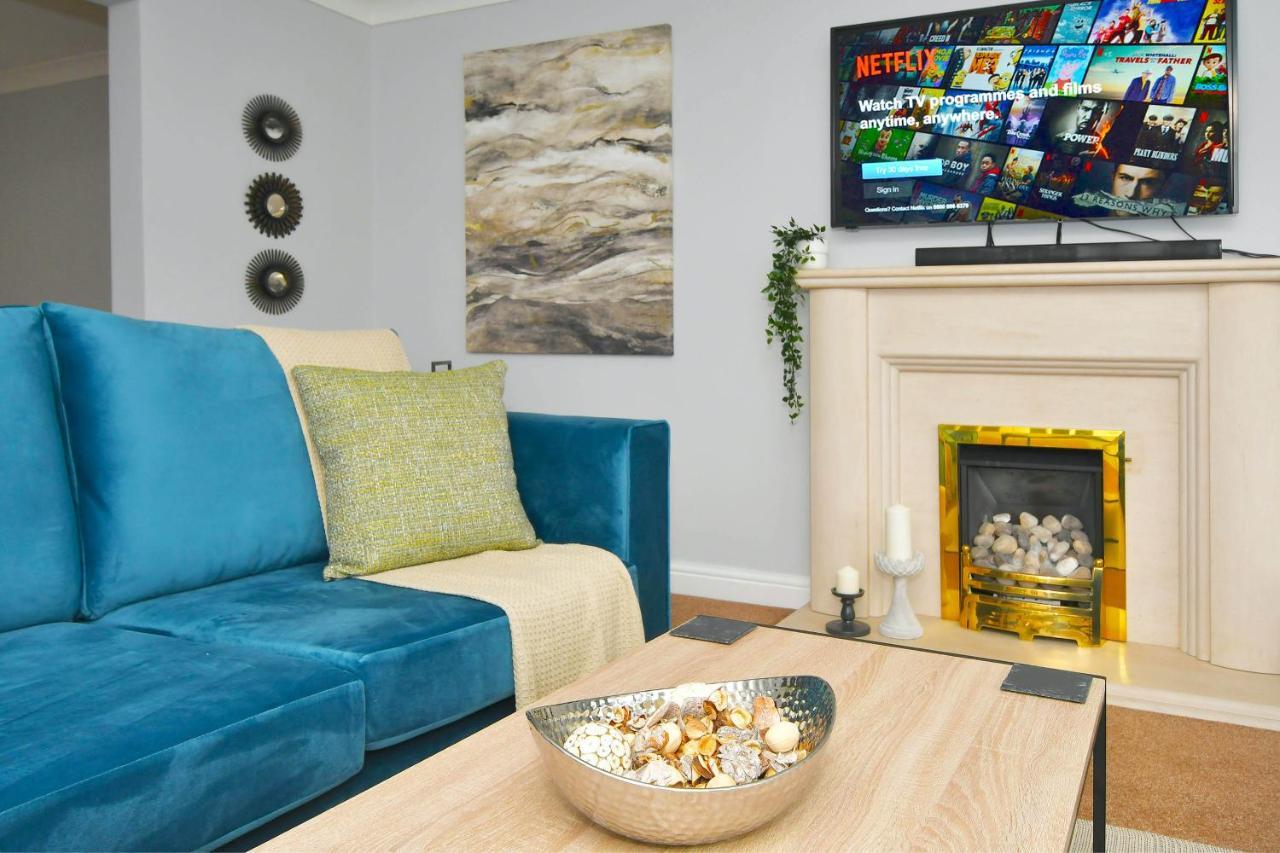 The Glade By Yourstays Huge Single Detached Holiday Home With Big Garden Newcastle-under-Lyme Kültér fotó